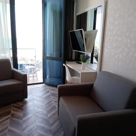 Sea View Triple S B شقة *