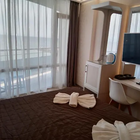 Sea View Triple S B 아파트