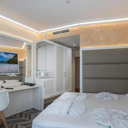 Sea View Triple S B 아파트