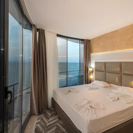 Sea View Triple S B بوموري