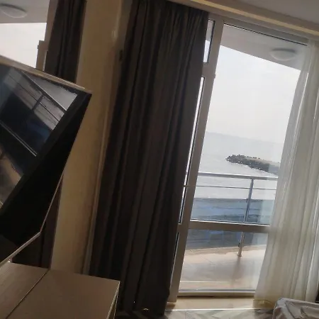 Sea View Triple S B شقة