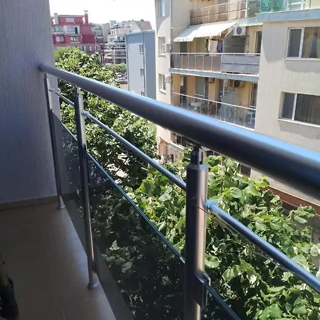 Sea View Triple S B بوموري